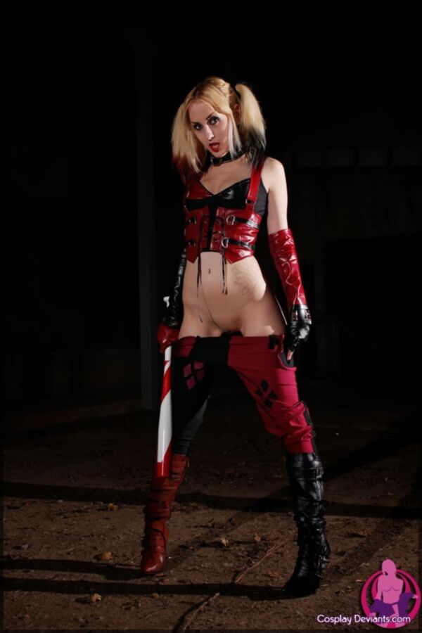Free porn pics of Harley Quinn [BATMAN] (Cosplay) (Cosplay Deviants) 4 of 8 pics