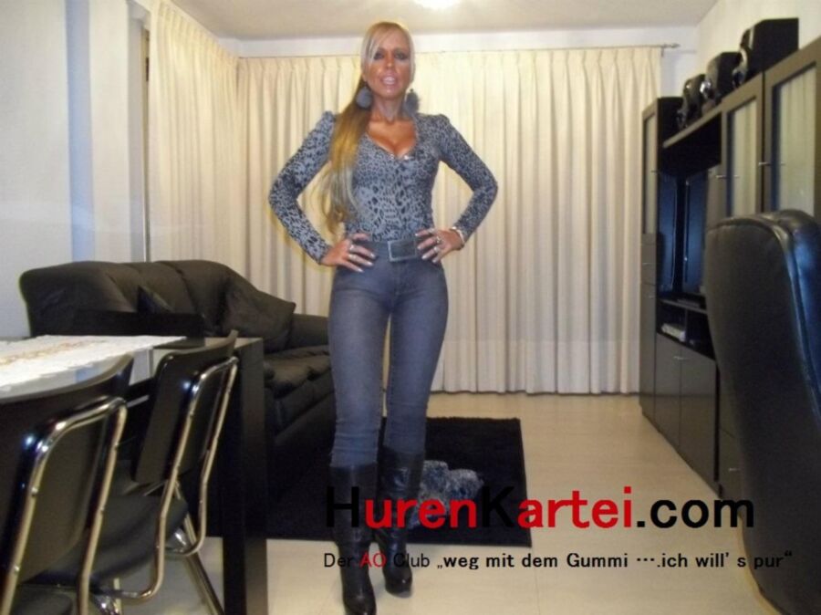 Free porn pics of AO Nutten aus dem Ruhrgebiet, real, billig und versaut  22 of 28 pics