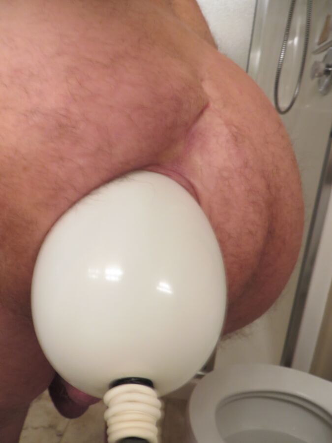 Free porn pics of white butt balloon 5 of 7 pics