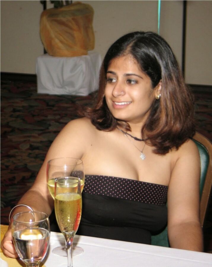 Free porn pics of aunty from abroad 2 of 6 pics