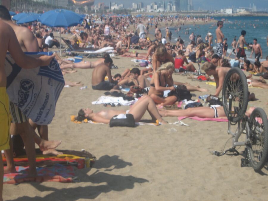 Free porn pics of Barcelona Beach Impressionen ! 13 of 50 pics
