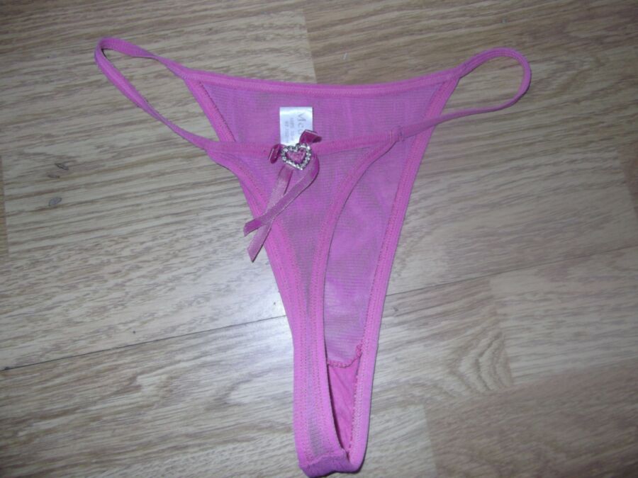 Free porn pics of Wifes pink panties 2 of 7 pics