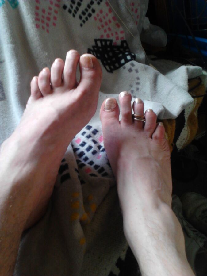 Free porn pics of hubbys painted toes 1 of 10 pics