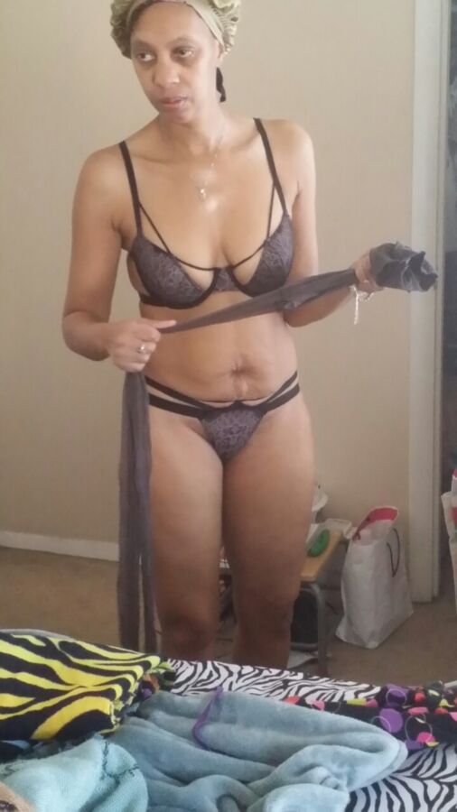 Free porn pics of Black GMILF in Virginia, candids by her BF 16 of 76 pics