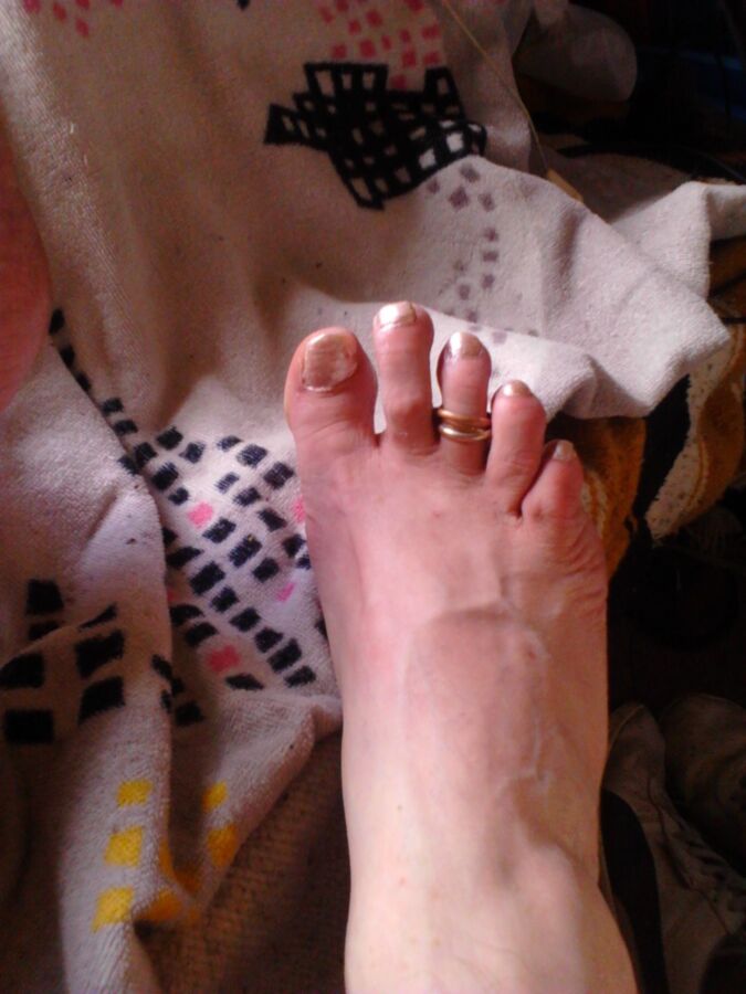 Free porn pics of hubbys painted toes 2 of 10 pics