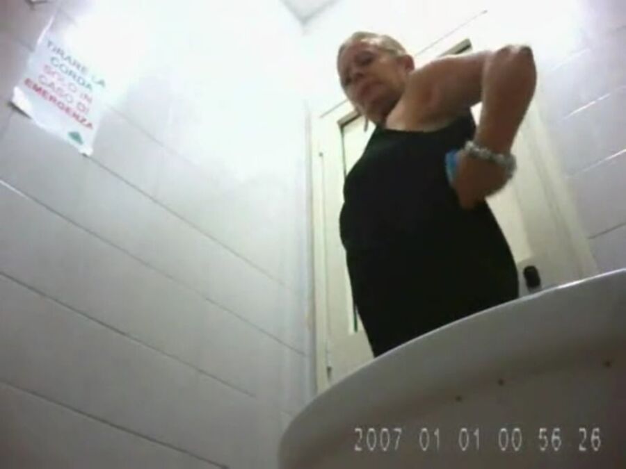 Free porn pics of Mature Ladies Using The Toilet - Della 5 of 62 pics