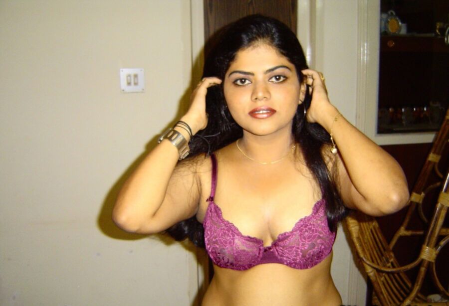 Free porn pics of Indian Babe Neha 2 of 14 pics