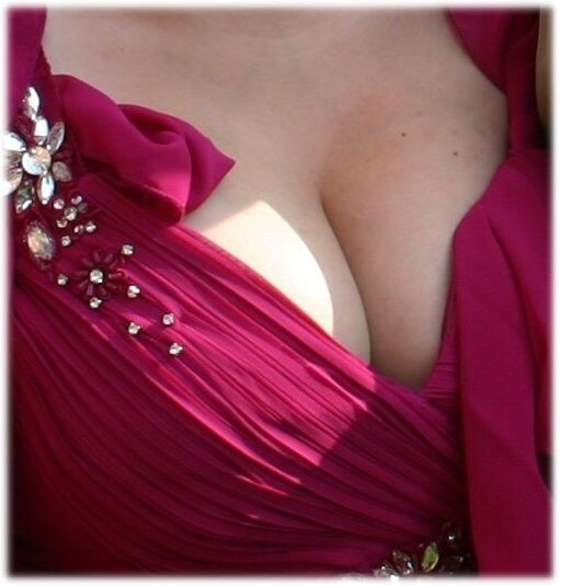 Free porn pics of cleavage big boobs dicke Titten 1 of 26 pics
