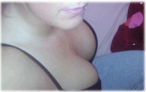 Free porn pics of cleavage big boobs dicke Titten 24 of 26 pics