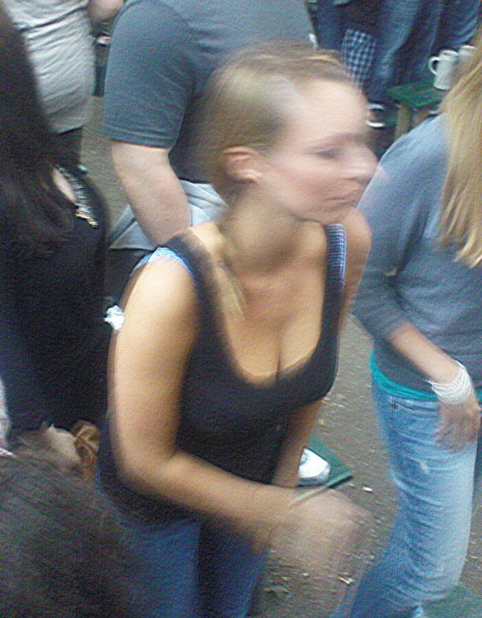 Free porn pics of candid street shots of young girls 9 of 14 pics