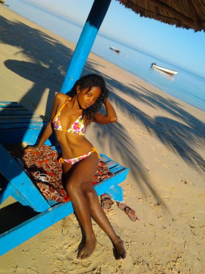 Free porn pics of Maya L from Madagascar. Gasy ebony teen posing for me. 15 of 21 pics
