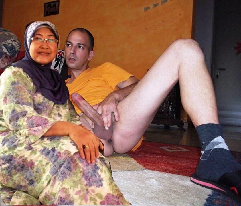Free porn pics of Malay aunty for fuck 5 of 5 pics