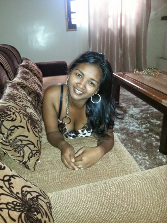 Free porn pics of Nivola From Madagascar. Nice gasy one night fuck leggy teen. 9 of 10 pics