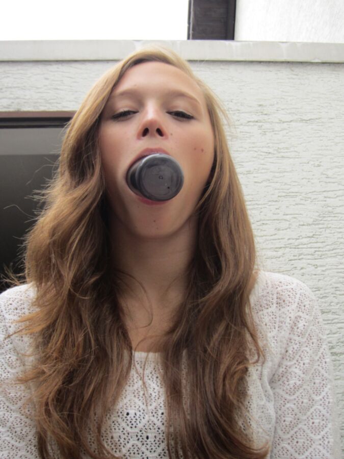 Teen open mouth
