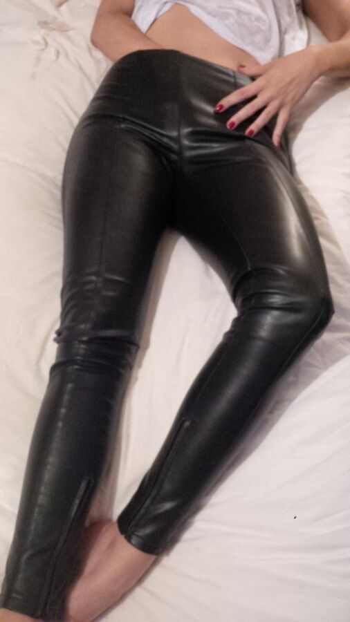 Free porn pics of Mistress in leather 1 of 5 pics