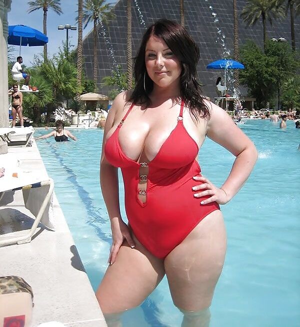 Free porn pics of Chunky Swimsuit Girls 4 of 22 pics