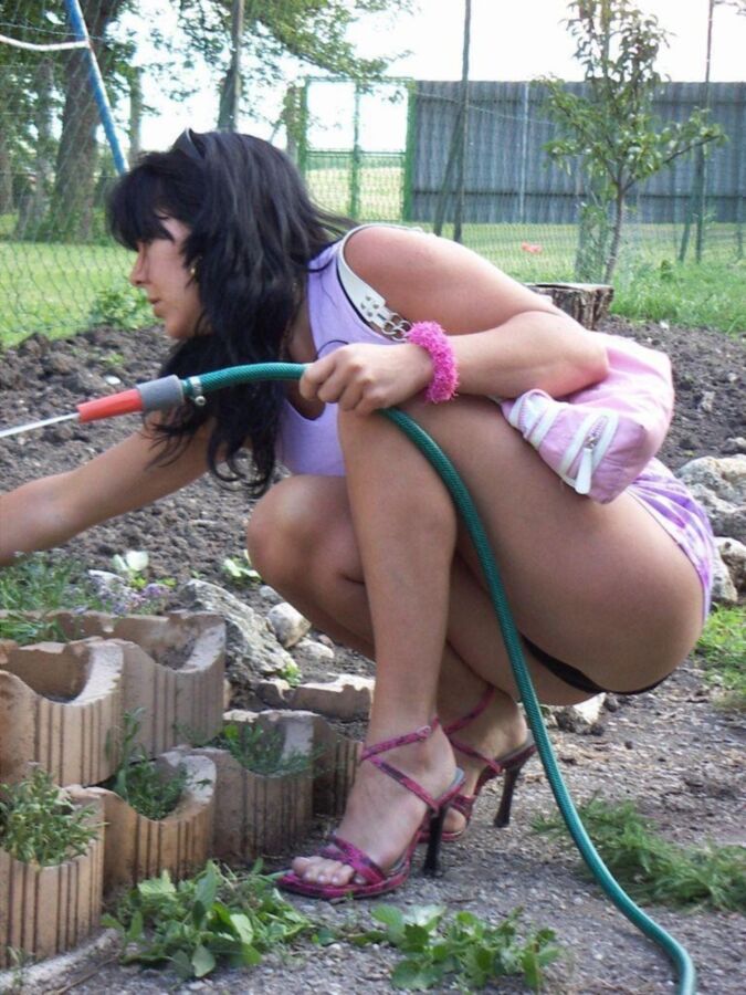 Free porn pics of Sie muss nackt im Garten arbeiten 11 of 71 pics