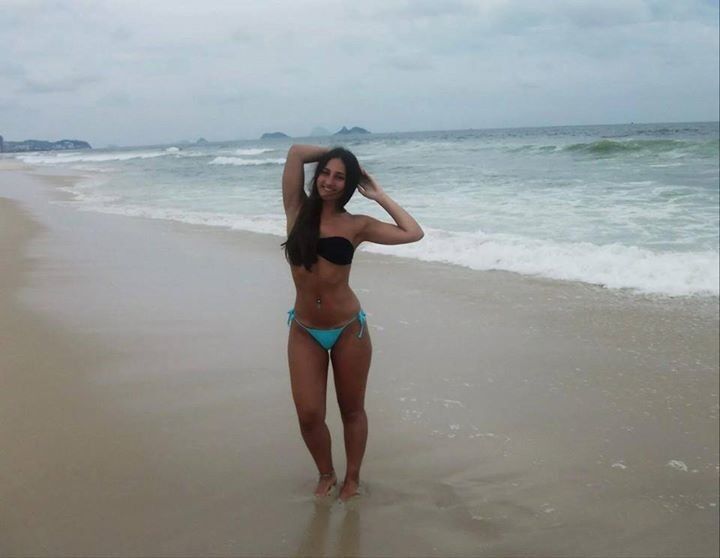 Free porn pics of Gostosa na Praia 2 of 17 pics