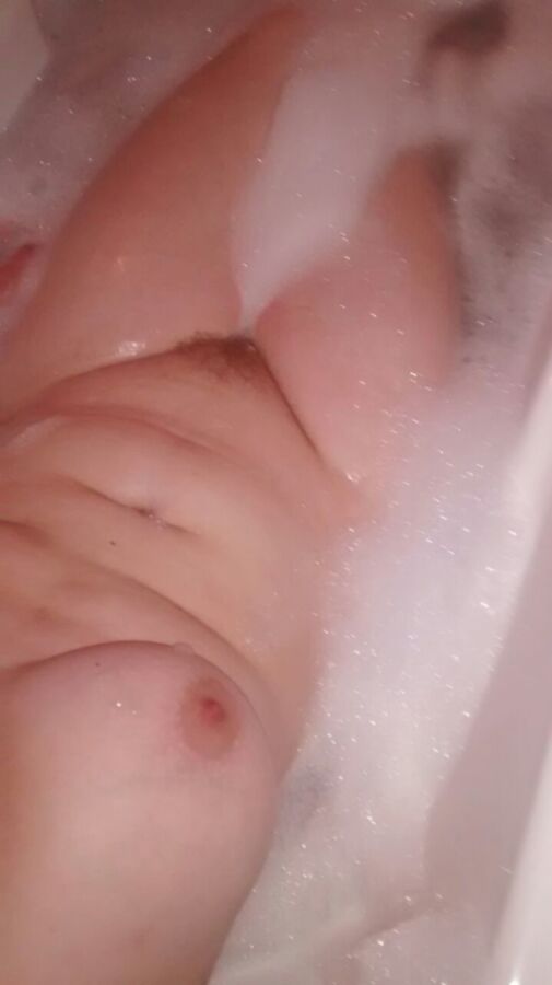 Free porn pics of Ma chaudasse dans son bain 6 of 6 pics