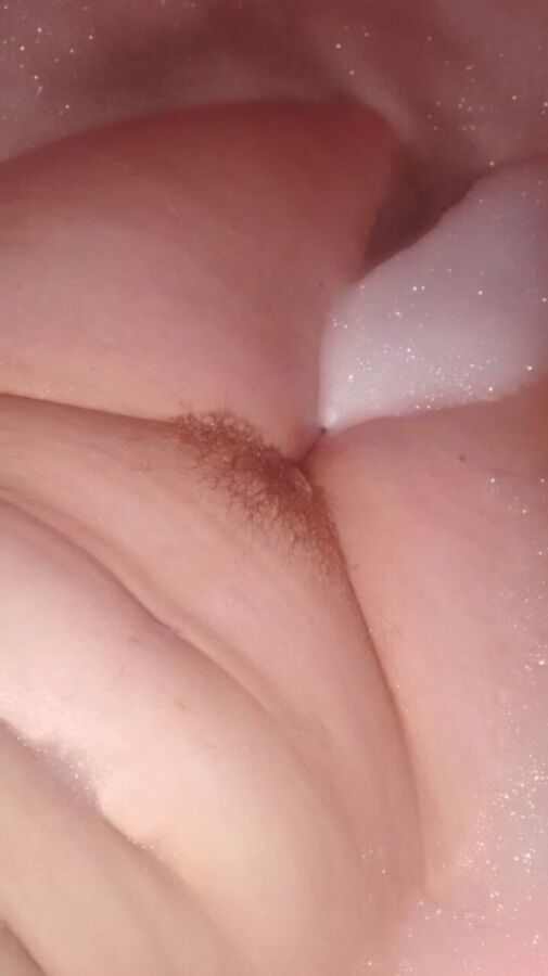 Free porn pics of Ma chaudasse dans son bain 5 of 6 pics