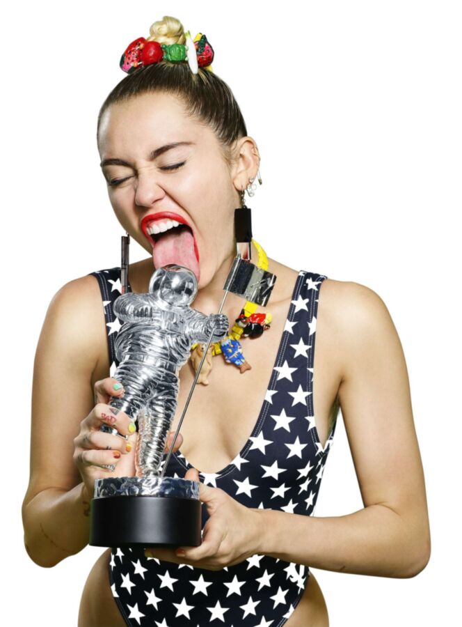 Free porn pics of Miley Cyrus - Do you like to lick her armpit ? 2 of 3 pics