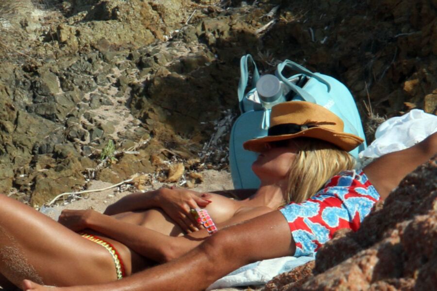 Free porn pics of Celebrity Heidi- Topless at the Beach 5 of 5 pics