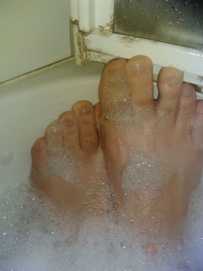 Free porn pics of shower, feet, ass 1 of 7 pics