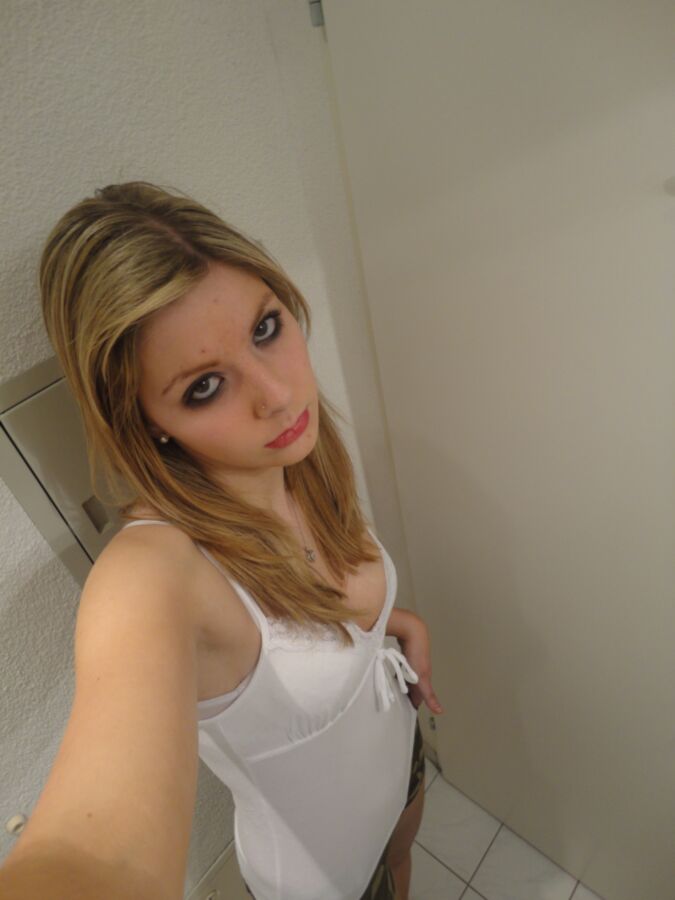 Free porn pics of Mia, deutsche Teen schlampe zum kommentieren 24 of 26 pics