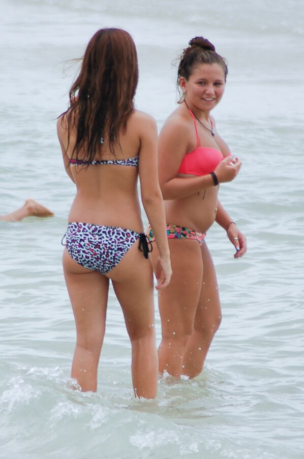 Free porn pics of Beach shots of young girls 20 of 31 pics