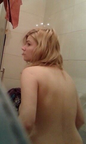 Free porn pics of My sister naked in bath 7 of 20 pics