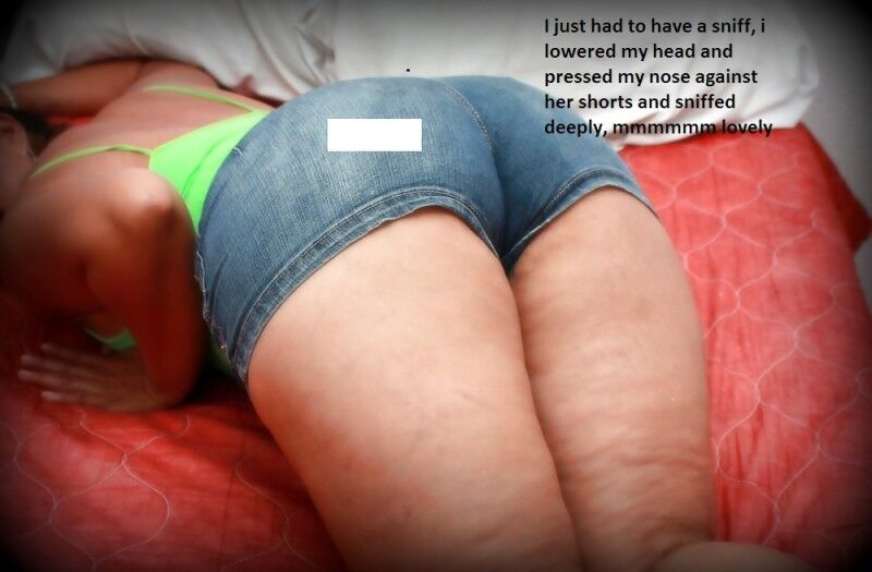 Free porn pics of Sexy mum in shorts, Captions 4 of 9 pics