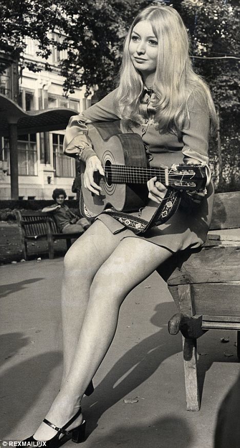 Free porn pics of Mary Hopkin (folk singer) 1 of 7 pics