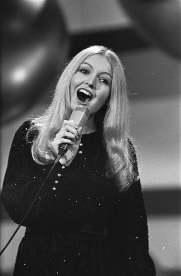 Free porn pics of Mary Hopkin (folk singer) 4 of 7 pics