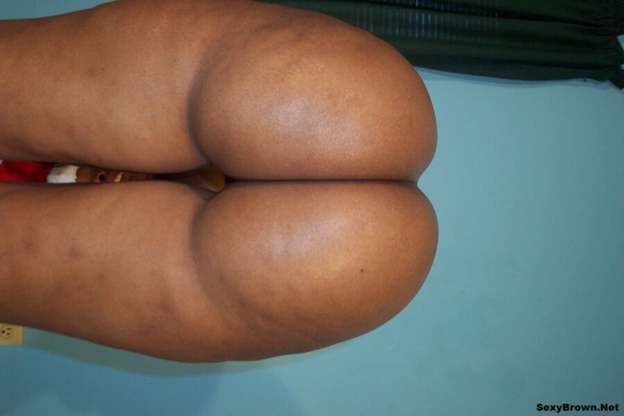 Free porn pics of Ghetto ebony booty cakes 19 of 20 pics