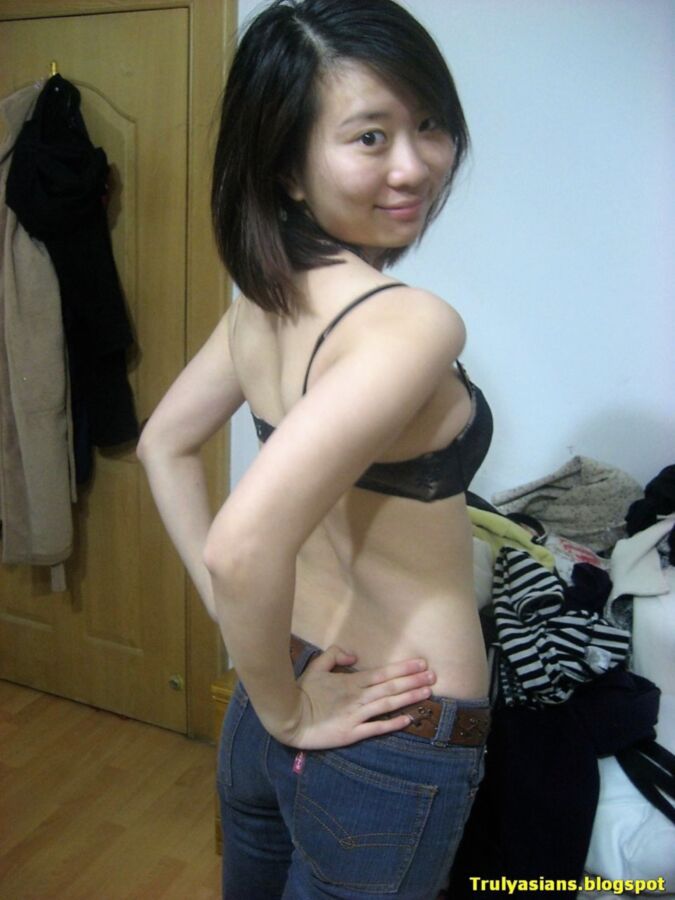 台南某私立女大學生裸照被同學公佈臉書_甜美情色貼圖