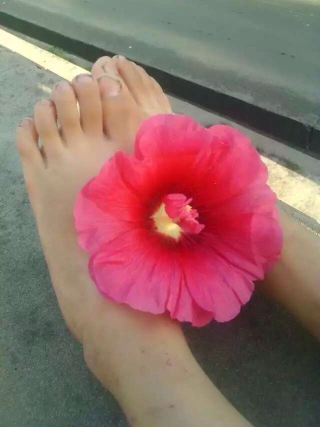 Free porn pics of Asian foot lovers 1 of 44 pics