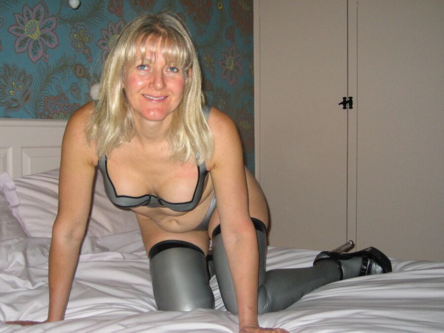 Free porn pics of Blond UK MILF  15 of 16 pics