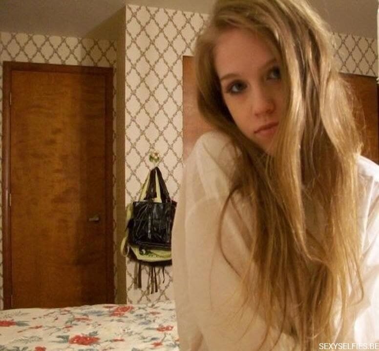 Free porn pics of Cute blonde webcam shots 17 of 21 pics