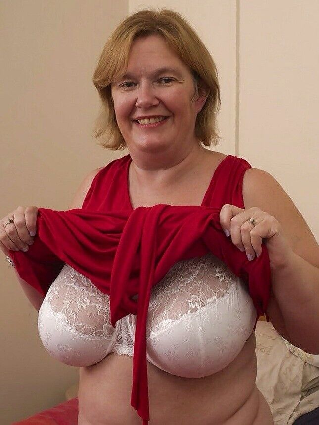 Free porn pics of Mature women showing us their bra 16 of 28 pics