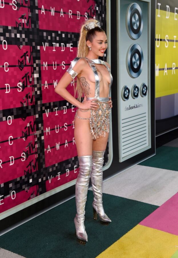 Free porn pics of Miley Cyrus - MTV Video Music Awards 24 of 30 pics
