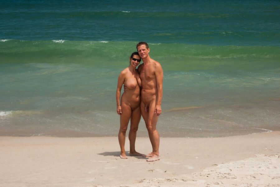Free porn pics of super hot mature nudist wife 17 of 35 pics