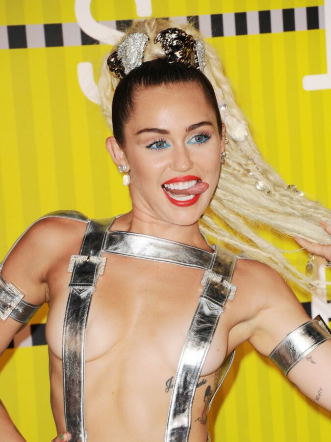 Free porn pics of Miley Cyrus - MTV Video Music Awards 14 of 30 pics