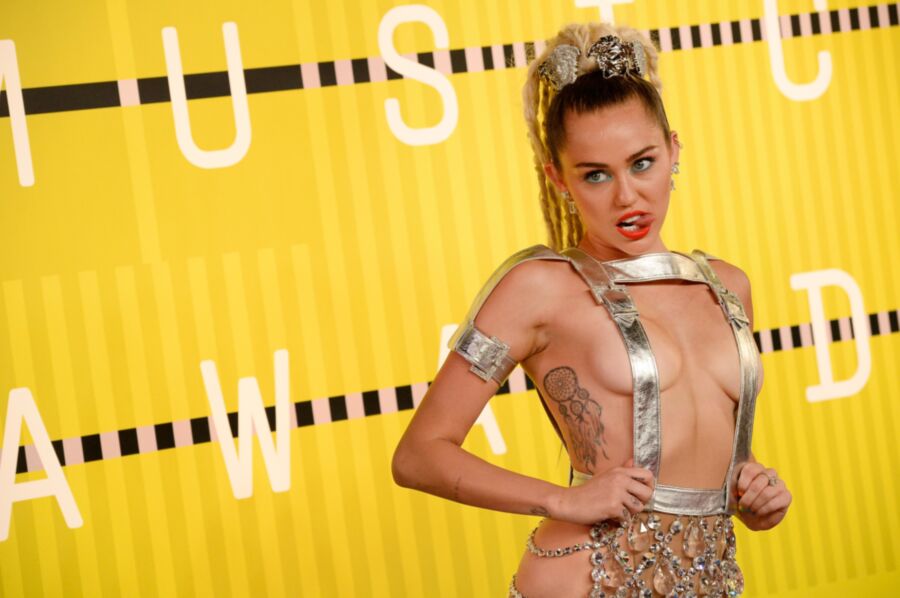 Free porn pics of Miley Cyrus - MTV Video Music Awards 2 of 30 pics