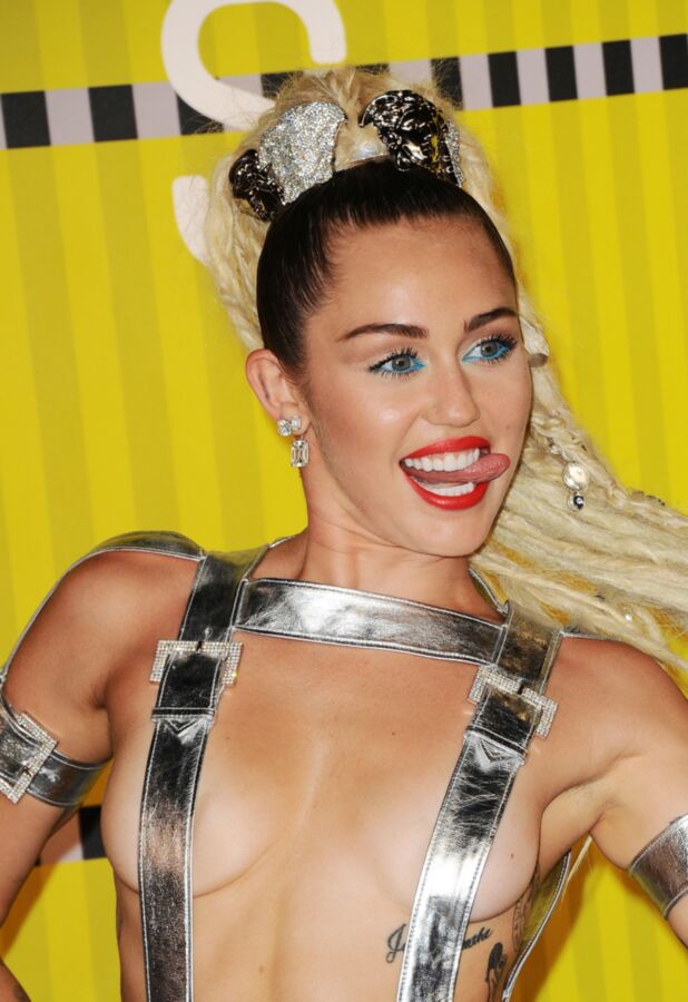 Free porn pics of Miley Cyrus - MTV Video Music Awards 8 of 30 pics