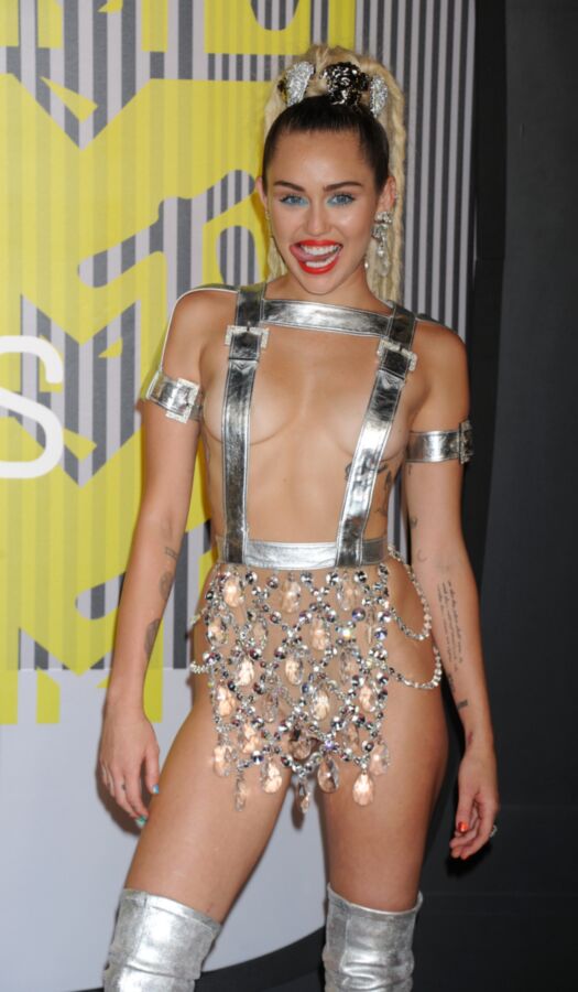 Free porn pics of Miley Cyrus - MTV Video Music Awards 19 of 30 pics