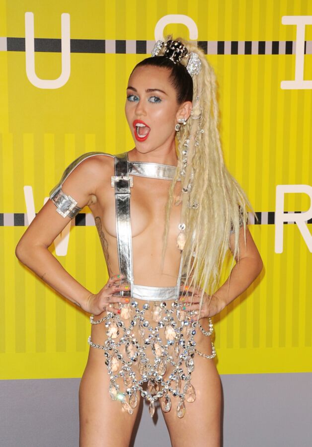 Free porn pics of Miley Cyrus - MTV Video Music Awards 6 of 30 pics