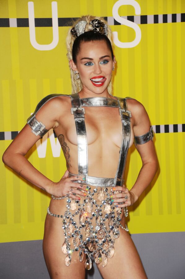 Free porn pics of Miley Cyrus - MTV Video Music Awards 1 of 30 pics
