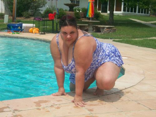 Free porn pics of Fat women in the pool. 5 of 8 pics