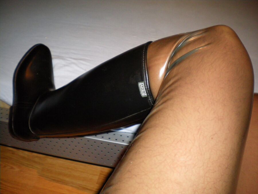 Free porn pics of Gummireitstiefel rubber ridingboots 1 of 10 pics