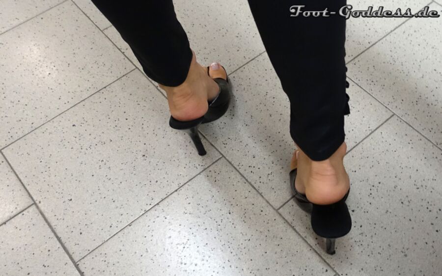Free porn pics of I was for shopping barefoot feet in Mules High Heels Foot-Goddes 19 of 19 pics